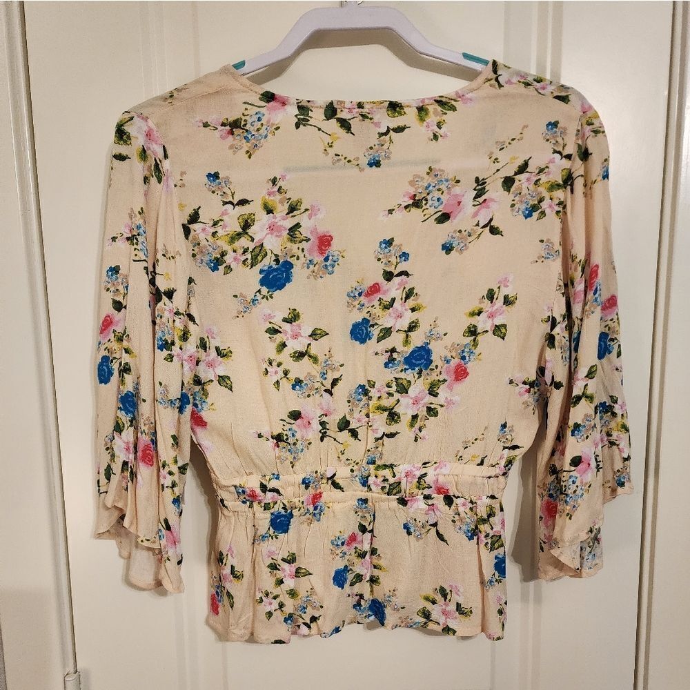 Vylette Top - Picture 3 of 4